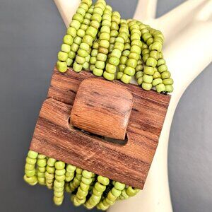 Stretch green ceramic beaded bracelet with wooden closure